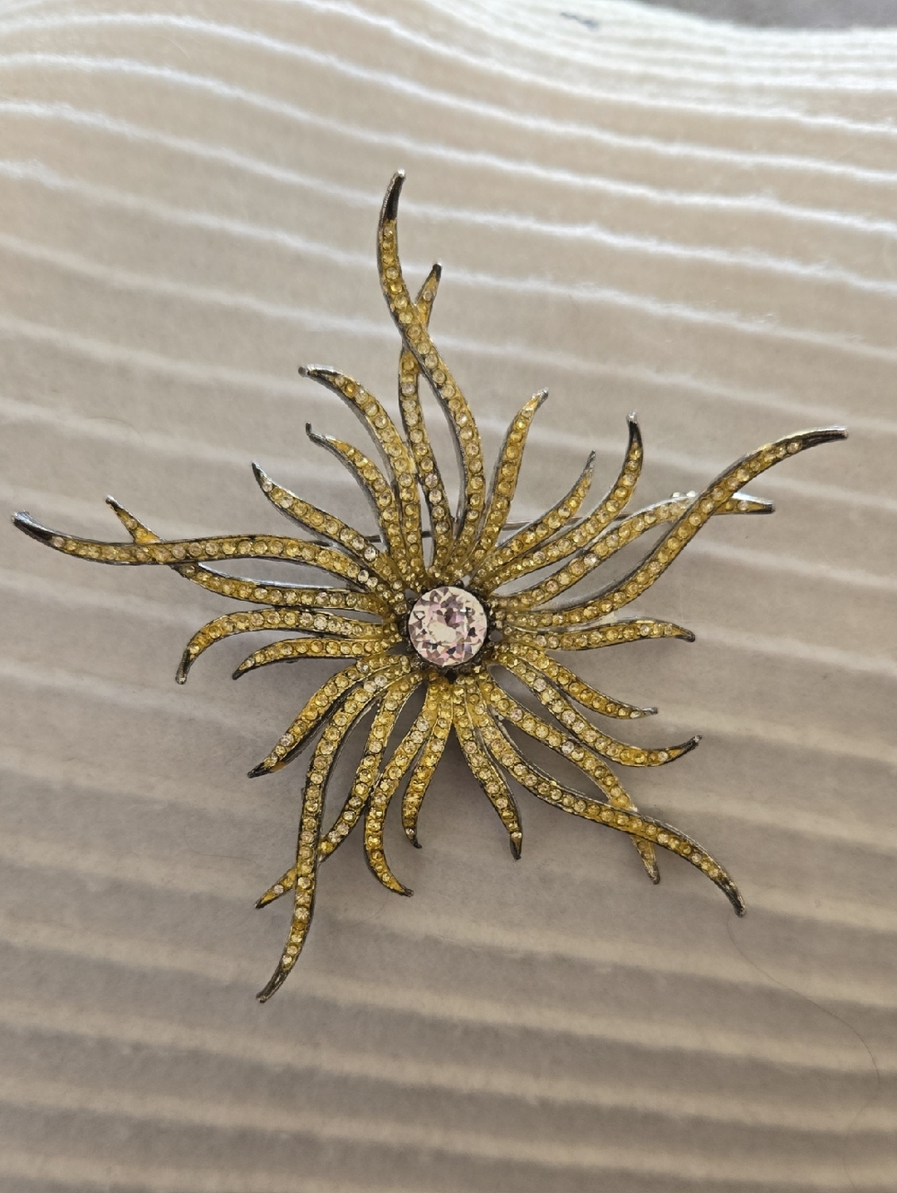 VIntage Rhinestone Starburst Brooch - Picture 2 of 8